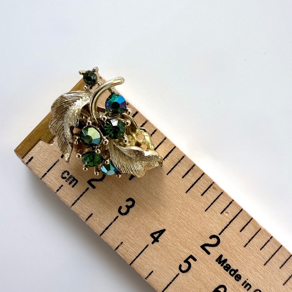 Vintage Lisner Gold Tone Green AB Rhinestone Leaf Clip On Earrings Botanical - Picture 7 of 9